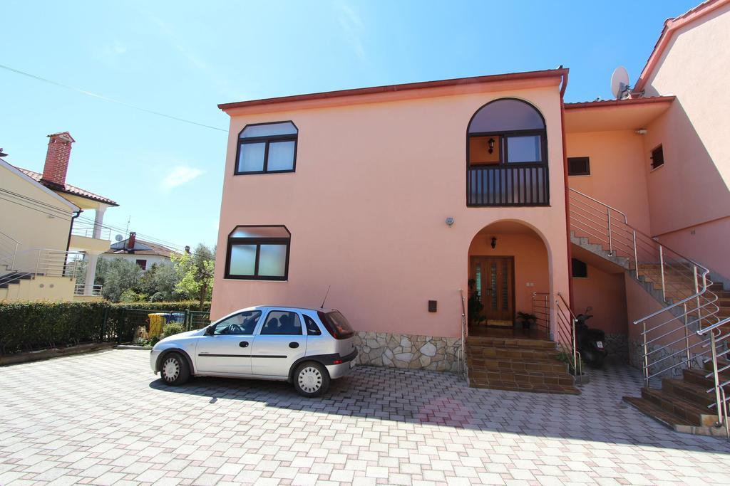 Apartament Rozi *