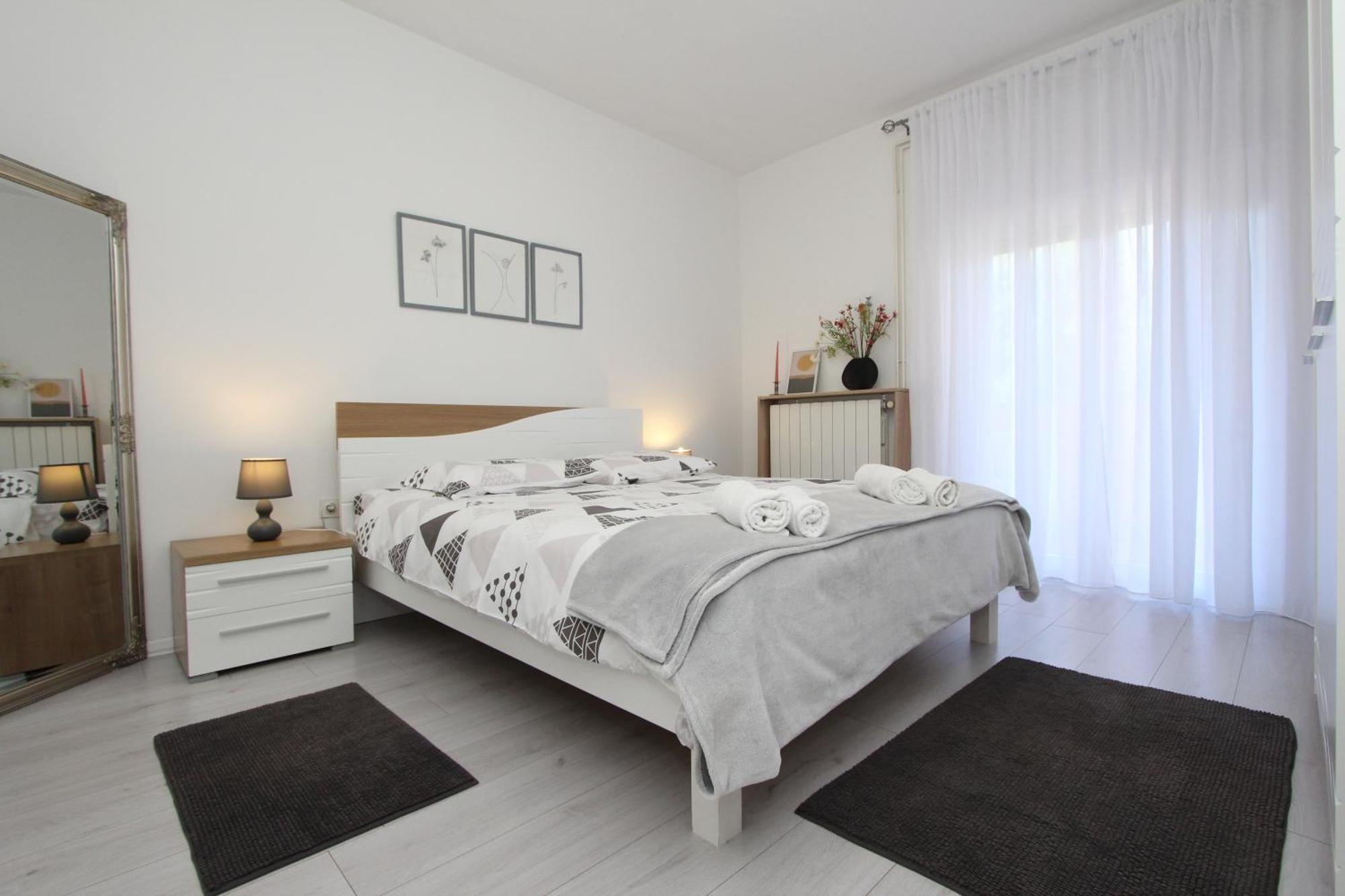 Rozi Apartament *