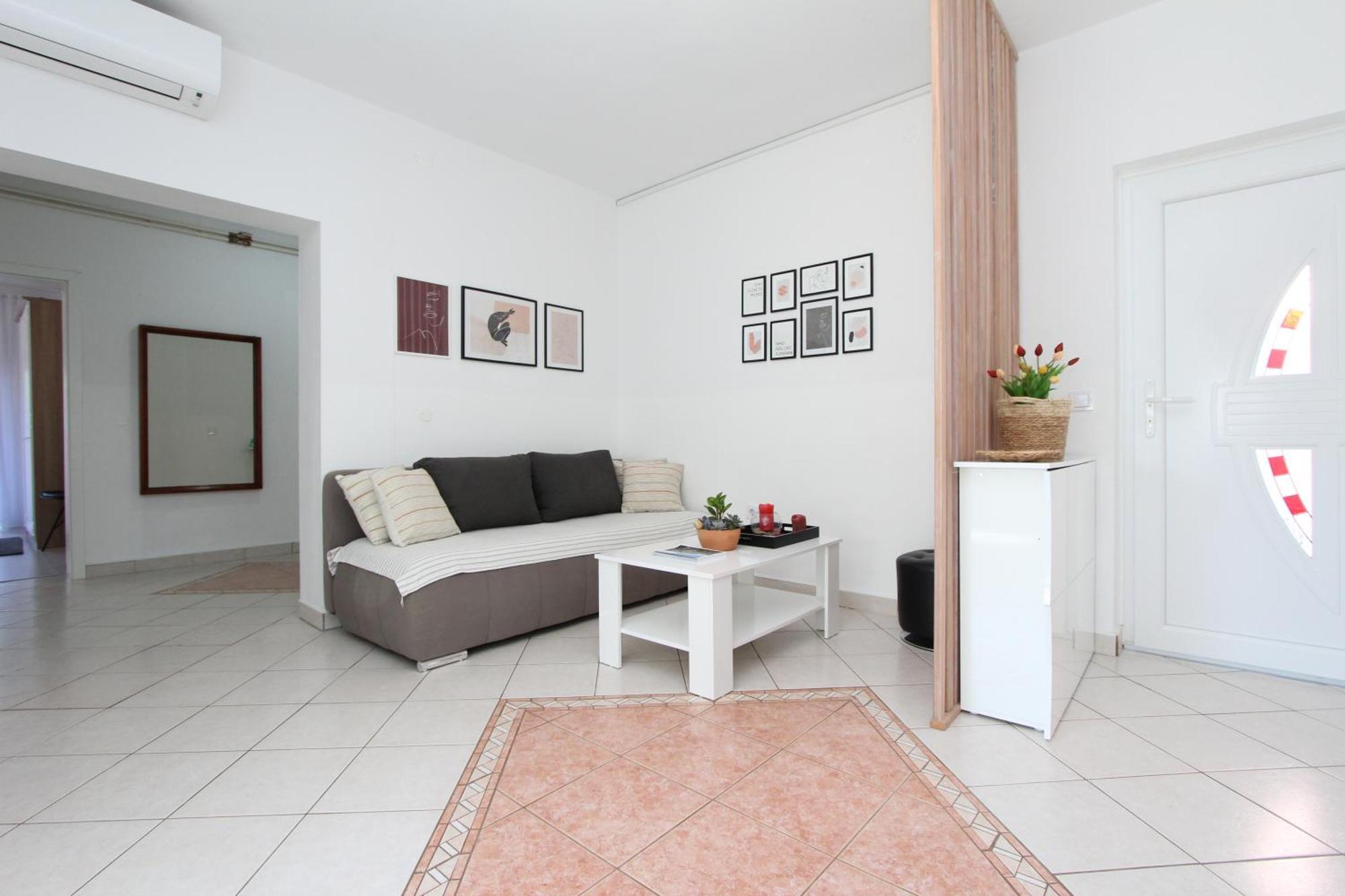 Apartment Rozi *